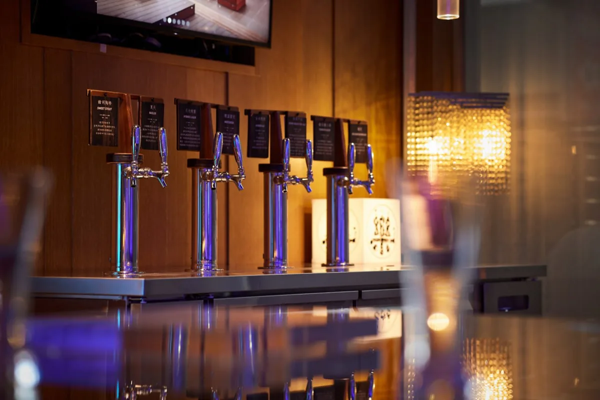 亞覓餐酒館精釀啤酒吧台｜伊達邵碼頭餐廳酒吧