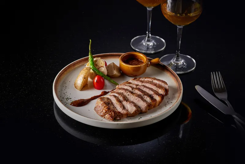 柴燒黑豬梅花肉馬告醬汁