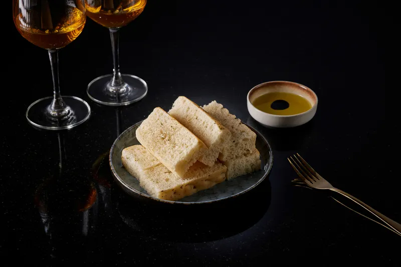 麵包-香料佛卡夏．橄欖油