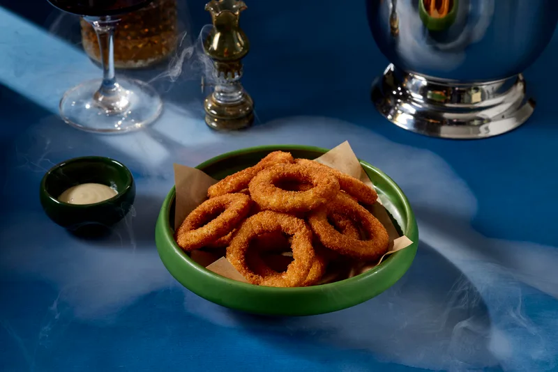 酥炸洋蔥圈塔塔醬